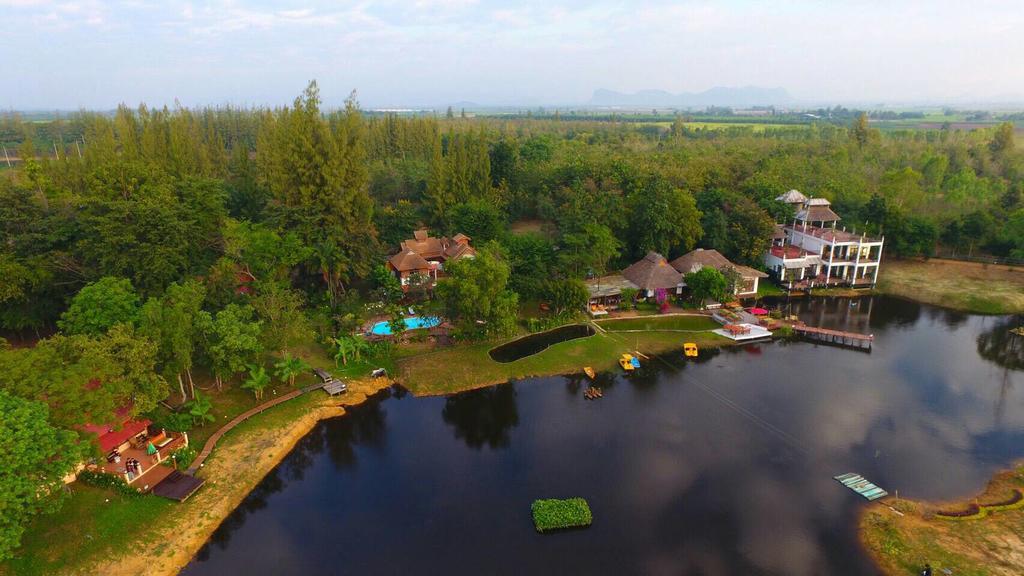 Golden Lake View Boutique Resort Kanchanaburi Buitenkant foto