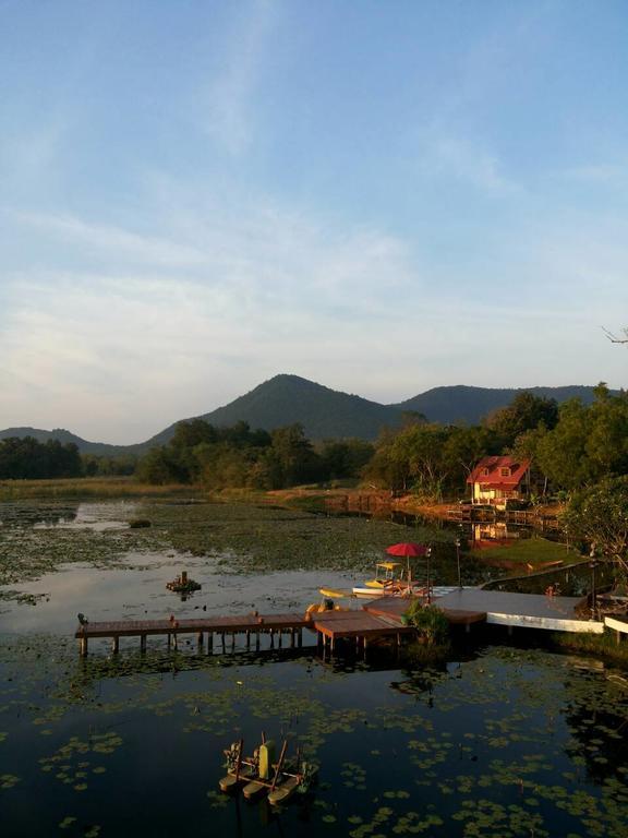 Golden Lake View Boutique Resort Kanchanaburi Buitenkant foto
