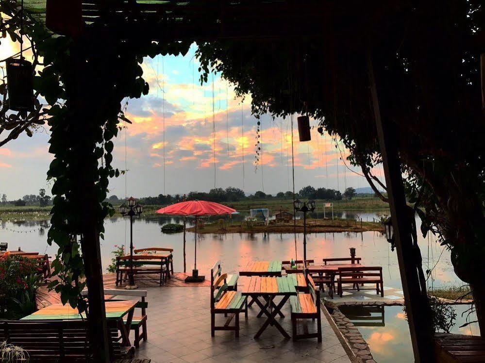 Golden Lake View Boutique Resort Kanchanaburi Buitenkant foto