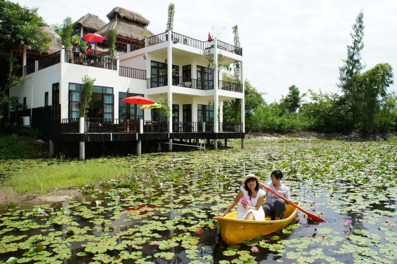 Golden Lake View Boutique Resort Kanchanaburi Buitenkant foto