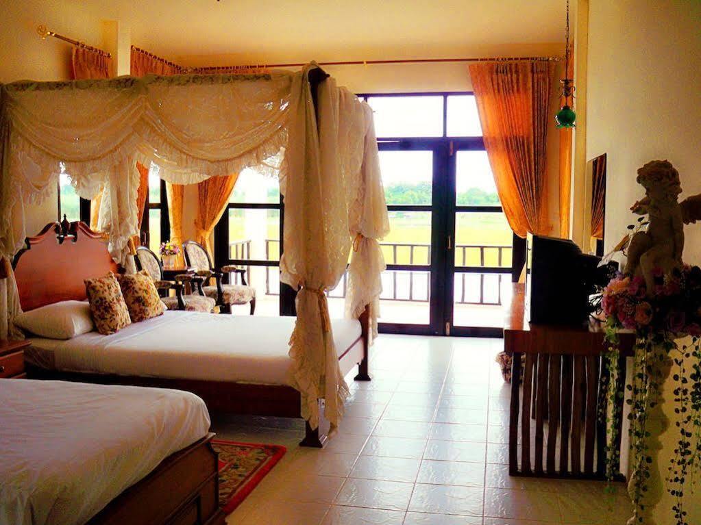 Golden Lake View Boutique Resort Kanchanaburi Buitenkant foto