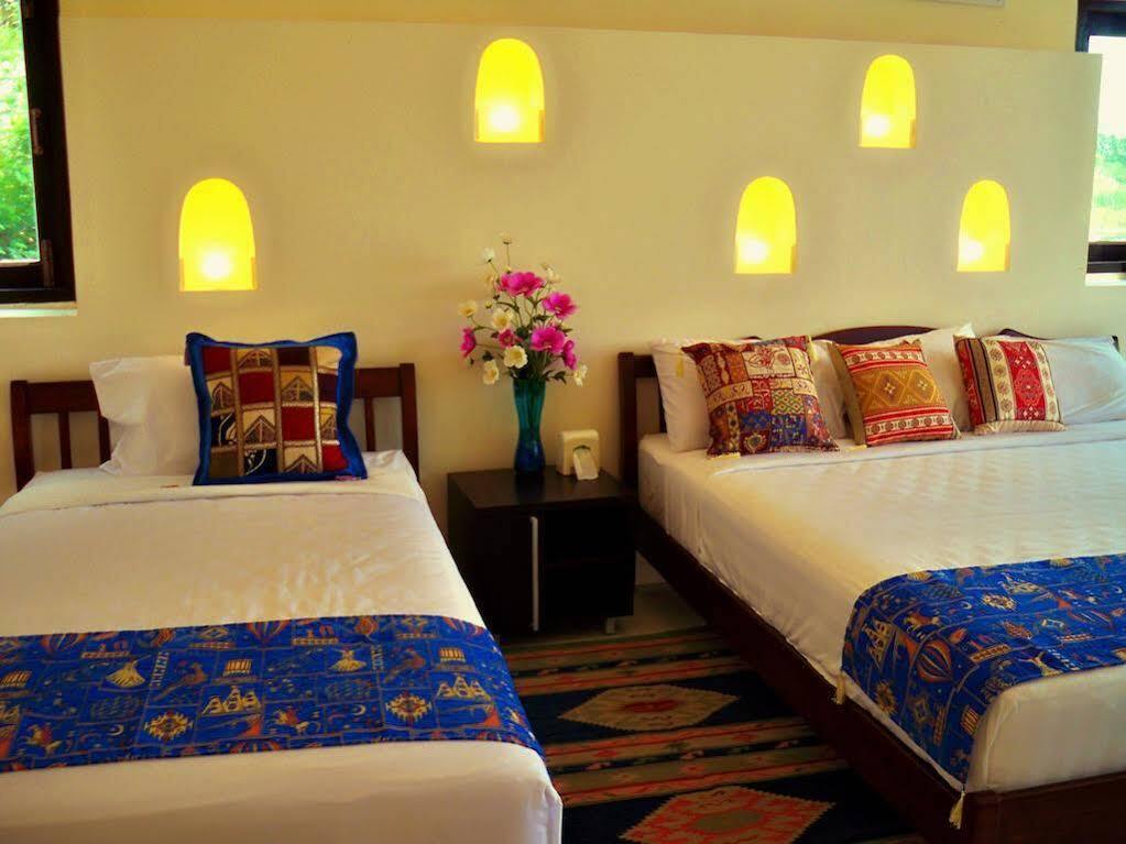 Golden Lake View Boutique Resort Kanchanaburi Buitenkant foto